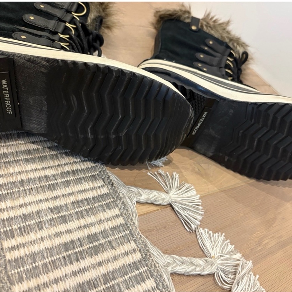 Sorel "Joan Of Arctic" Black/Cream Waterproof Snow Boots Faux Fur Like NEW, sz 6 - Picture 8 of 13